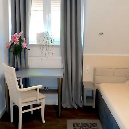 Stadt Hotel *